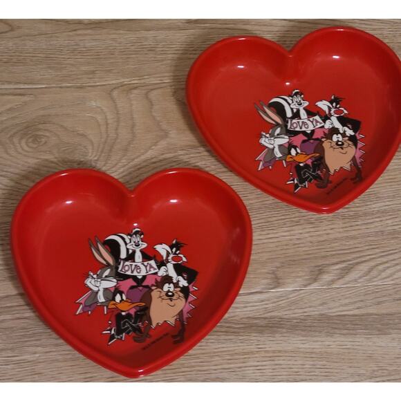 Vintage 1996 Looney Tunes Heart Shaped Plastic Tray Plate Warner Brothers Set - Picture 1 of 4